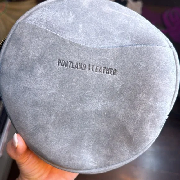 SOLD IN LIVE BUNDLE - NWOT - PORTLAND LEATHER CROSSBODY BAG - Picture 4 of 9